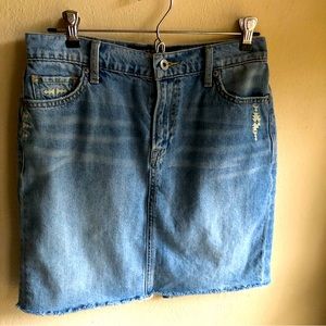 Lucky Brand High-Rise Cut-Off Jean Mini Skirt. Embroidered Detailing. Size 4